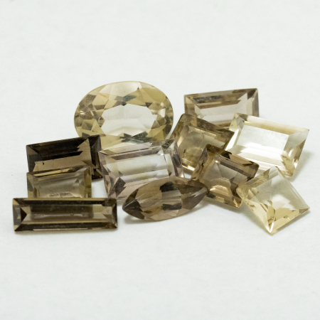 Verschiedene Edelsteine mit 7.48 Ct (Rauchquarz, etc.)