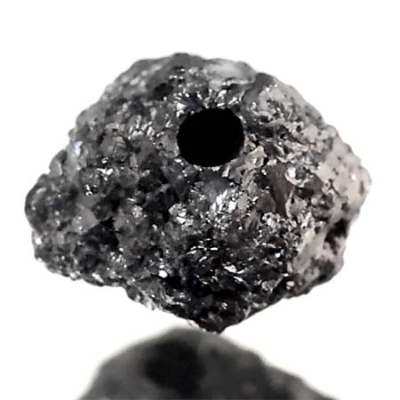 Schwarzer  Rohdiamant 1.79 Ct, gebohrt