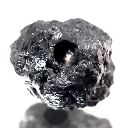 Schwarzer  Rohdiamant 1.80 Ct, gebohrt