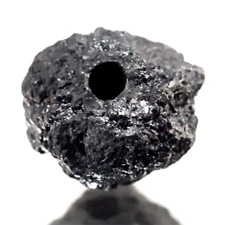 Schwarzer  Rohdiamant 1.90 Ct, gebohrt