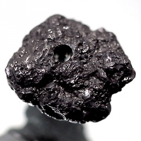 Schwarzer  Rohdiamant 3.82 Ct, gebohrt