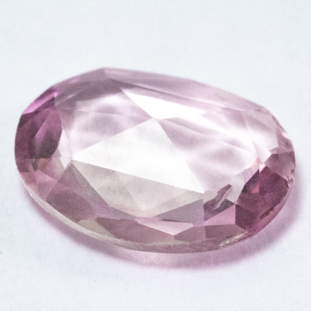 Saphir im Rosenschliff mit 0.28 Ct, leicht beschädigt