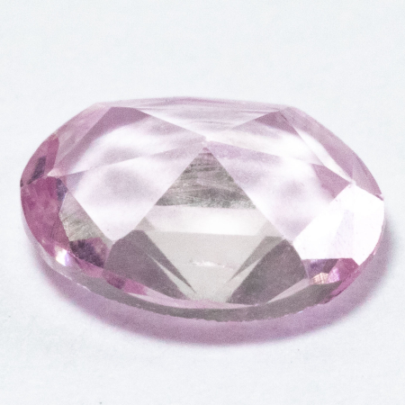 Saphir im Rosenschliff mit 0.32 Ct, leicht beschädigt