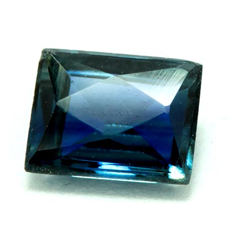 Blaugrüner Saphir mit ca. 4 x 3 mm