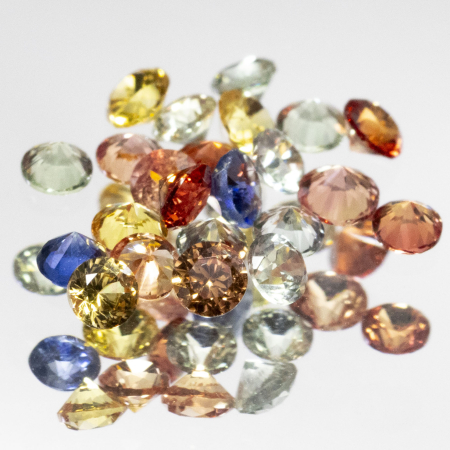 1 Ct Saphire im Brillantschliff, 2 mm