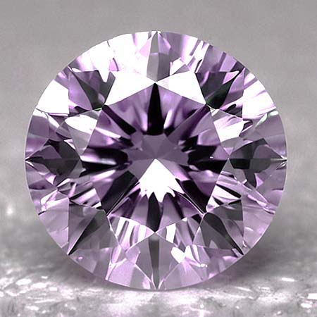 Burma Spinell mit 0.64 Ct Brillantschliff, unbehandelt