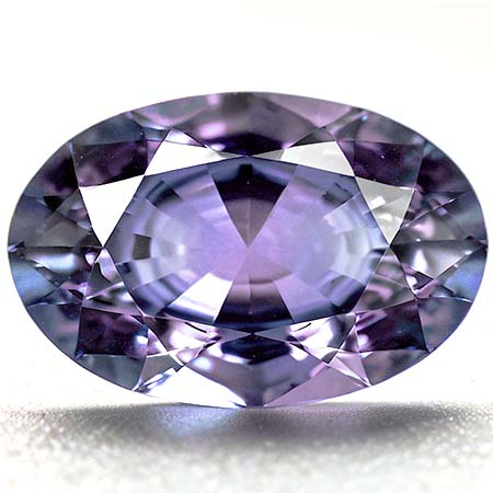 Pinkvioletter Tansanit mit 0.72 Ct