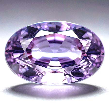 Pinkvioletter Tansanit mit 0.76 Ct