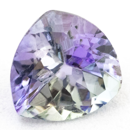 Bicolor Tansanit mit 0.77 Ct, unbehandelt