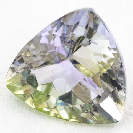 Bicolor Tansanit mit 0.79 Ct, unbehandelt