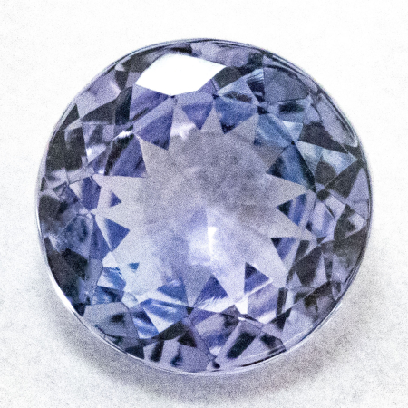 Augenreiner Tansanit mit 0.83 Ct, AA Grade