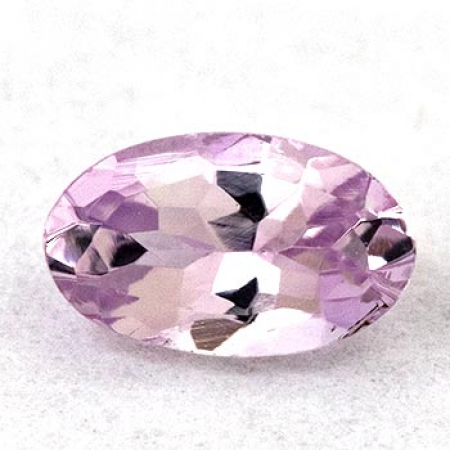 Pinkvioletter Tansanit mit 0.28 Ct