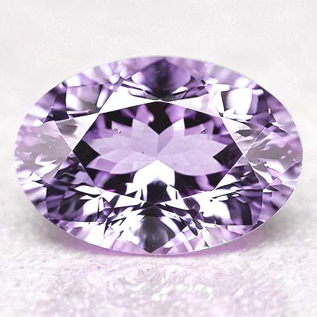 Pinkvioletter Tansanit mit 1.07 Ct