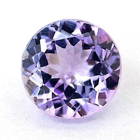 Pinkvioletter Tansanit mit 0.81 Ct