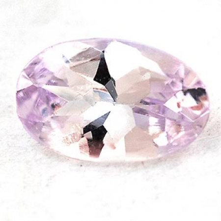 Pinkvioletter Tansanit mit 0.18 Ct