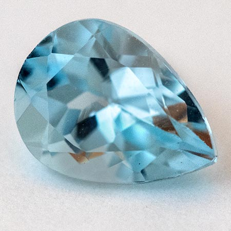 Topas in Sky Blue 8 x 6 mm, ca. 1.2 Ct