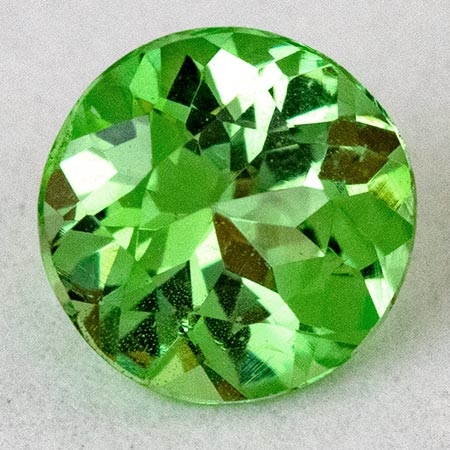 Tsavorit im modifizierten Brillantschliff mit 0.45 Ct