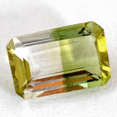 Bicolor Turmalin mit 0.39 Ct