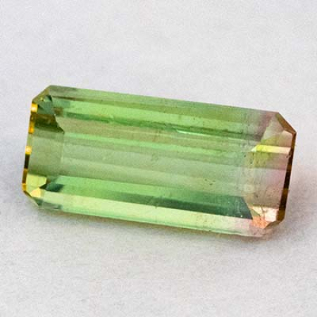 Bicolor Turmalin mit 0.58 Ct