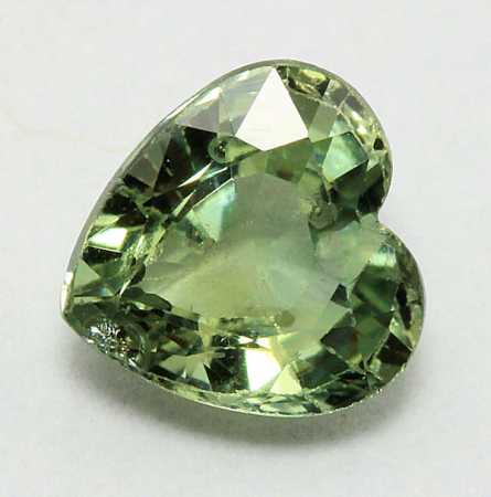 Grüner Ceylon-Saphir im Herz-Schliff, 3.5 mm
