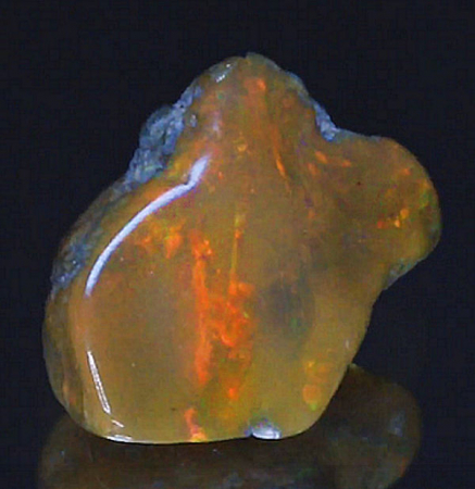 Polierter Opalkristall mit 4.62 Ct