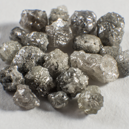 19 Stück Grau-Weiße Rohdiamanten mit 1.92 Ct