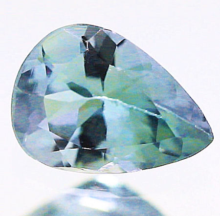 Bicolor Tansanit mit 0.72 Ct, unbehandelt