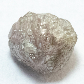 Pinkfarbener Rohdiamant mit 0.32 Ct
