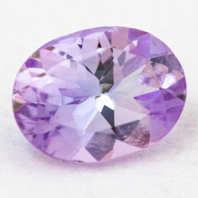 Pinkvioletter Tansanit mit 0.33 Ct