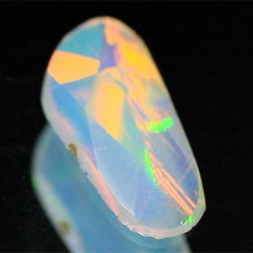 Opal im Rosenschliff mit 0.52 Ct