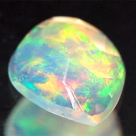 Opal im Rosenschliff mit 0.56 Ct