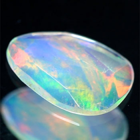 Opal im Rosenschliff mit 0.58 Ct