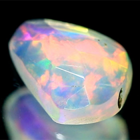 Opal im Rosenschliff mit 0.65 Ct