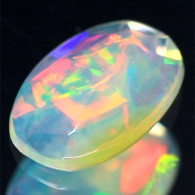 Opal im Rosenschliff mit 0.71 Ct