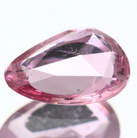 Ceylon-Saphir im Rosen-Schliff mit 0.77 Ct, unbehandelt