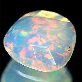 Opal im Rosenschliff mit 0.82 Ct