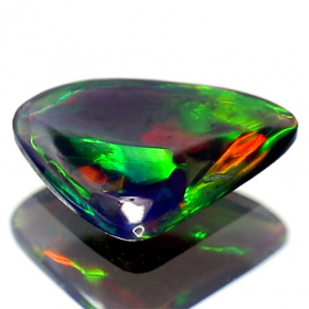 Schwarzer Opal mit 0.97 Ct, AAA Grade