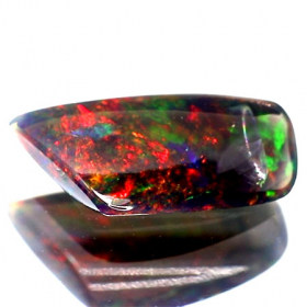 Schwarzer Opal mit 1.19 Ct, AAA Grade