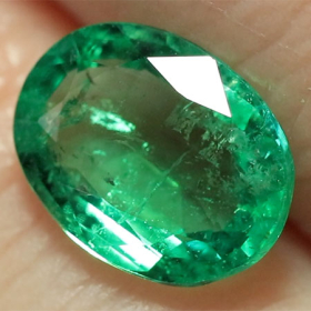 Smaragd 1.28 Ct in Top Grün