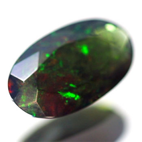 Schwarzer Opal mit 1.28 Ct - facettiert
