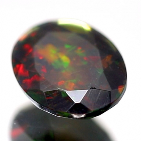 Schwarzer Opal mit 1.41 Ct - facettiert