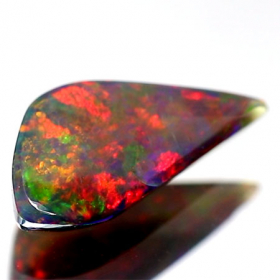 Schwarzer Opal mit 1.42 Ct, AAA Grade
