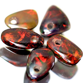 5 Schwarze Opale mit 1.58 Ct, gebohrt