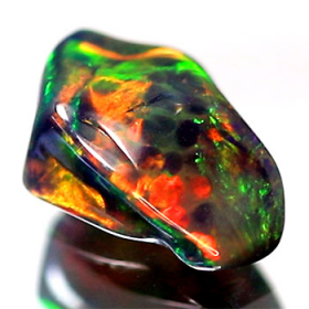 Schwarzer Opal-Kristall 1.68 Ct, AAA Grade, poliert
