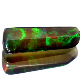 Schwarzer Opal mit 1.79 Ct, AAA Grade
