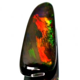 Schwarzer Opal mit 1.82 Ct, AAA Grade