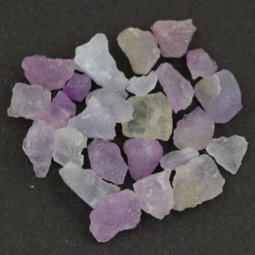 27 Hackmanit Kristalle 11.68 Ct, fluoreszierend
