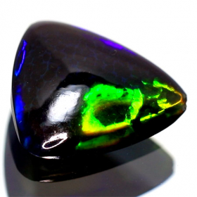 Schwarzer Opal mit 2.16 Ct, AAA Grade