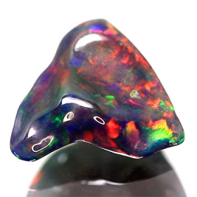 Schwarzer Opal-Kristall 2.35 Ct, AAA Grade, poliert