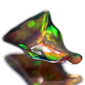 Schwarzer Opal-Kristall 2.55 Ct, poliert